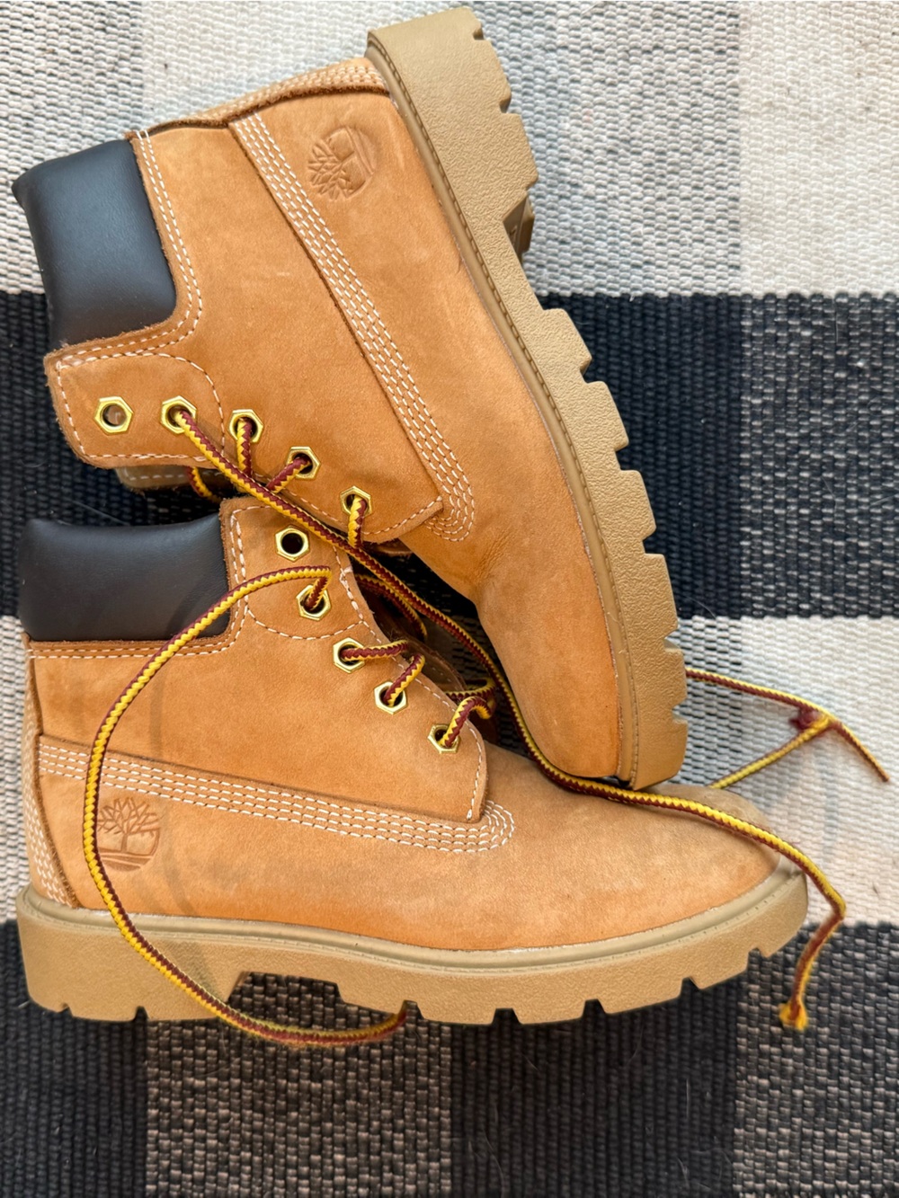 Timberland Youth Classic 6-Inch Waterproof Boot Wheat EUC size 12.5
